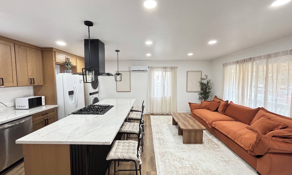 Westmont House | 洛杉矶pomona全新装修独立屋｜2房2卫三床（含高低床）｜室内洗烘｜免费停车｜最多4人｜精致原木风