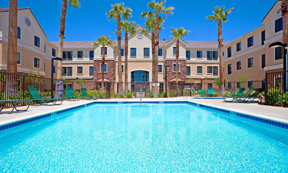 Palmdale Apartment | 1-Bedroom Queen Suite w/Full Kitchen, Palmdale