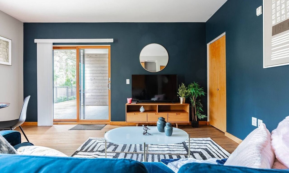 Northwest Bellevue Apartment | 1BR | Modern, Chic, AC | Bellevue | Sophari East A