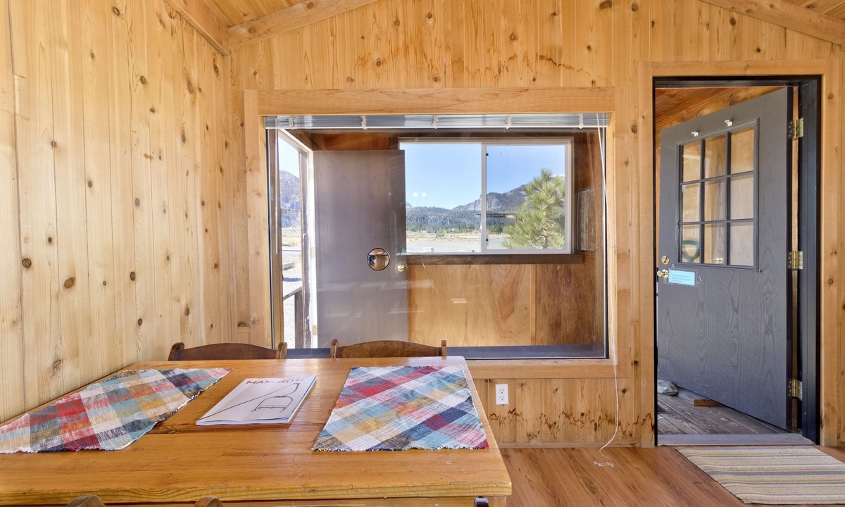 Mammoth Lakes Cabin | - 1BR tiny home—best for 2–4 guests, pet-friendly, mountain views