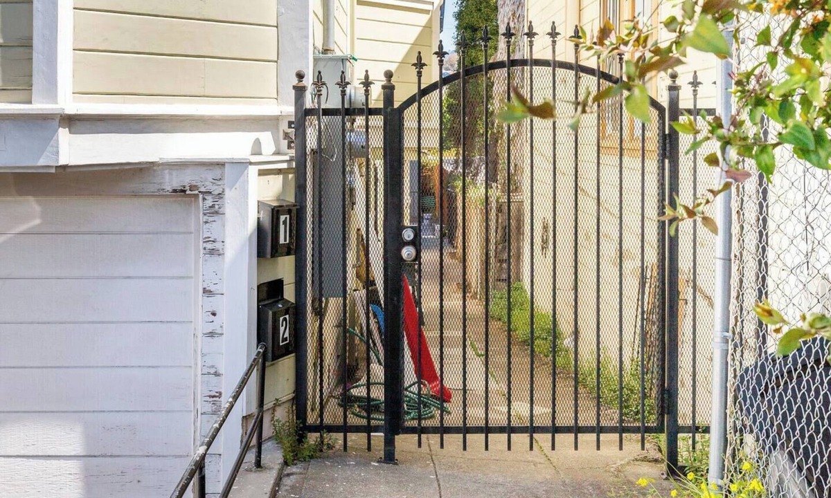 Oakland Apartment | 1BR w/Parking Quiet Retreat Central Oakland