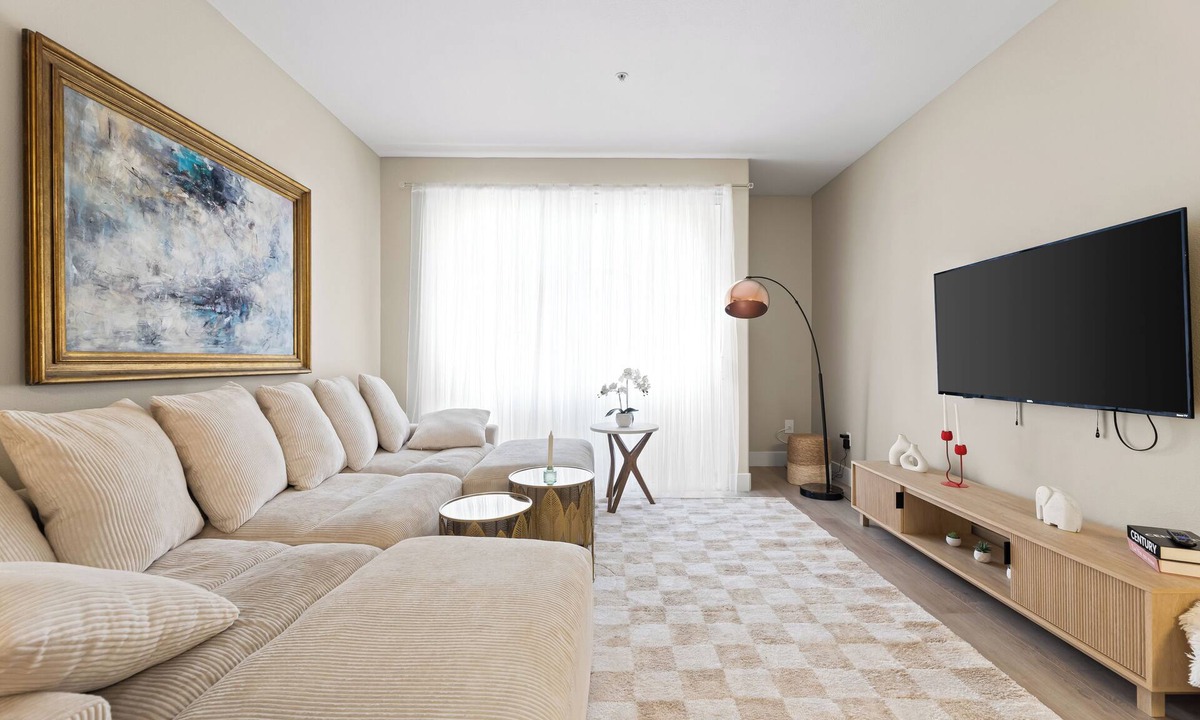 Marina del Rey Apartment | 2-bedroom apartment in lovely Marina del Rey with gym,pool! Free parking!