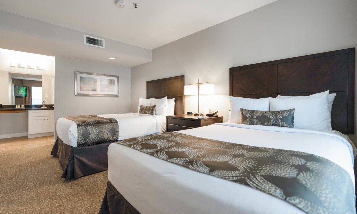Brea Hotel | 2 Units: Suite w/Full Kitchen: 2.7 Mi to Hiking at Craig Regional Park