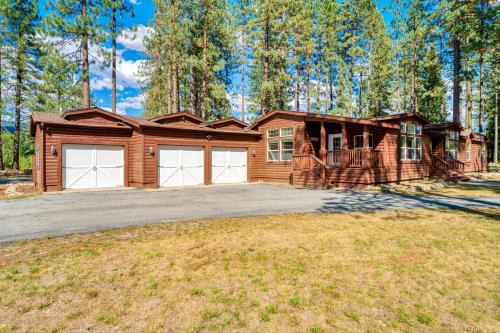 Sloat House | 200 Acres, River Access: 'Feather House' in NorCal