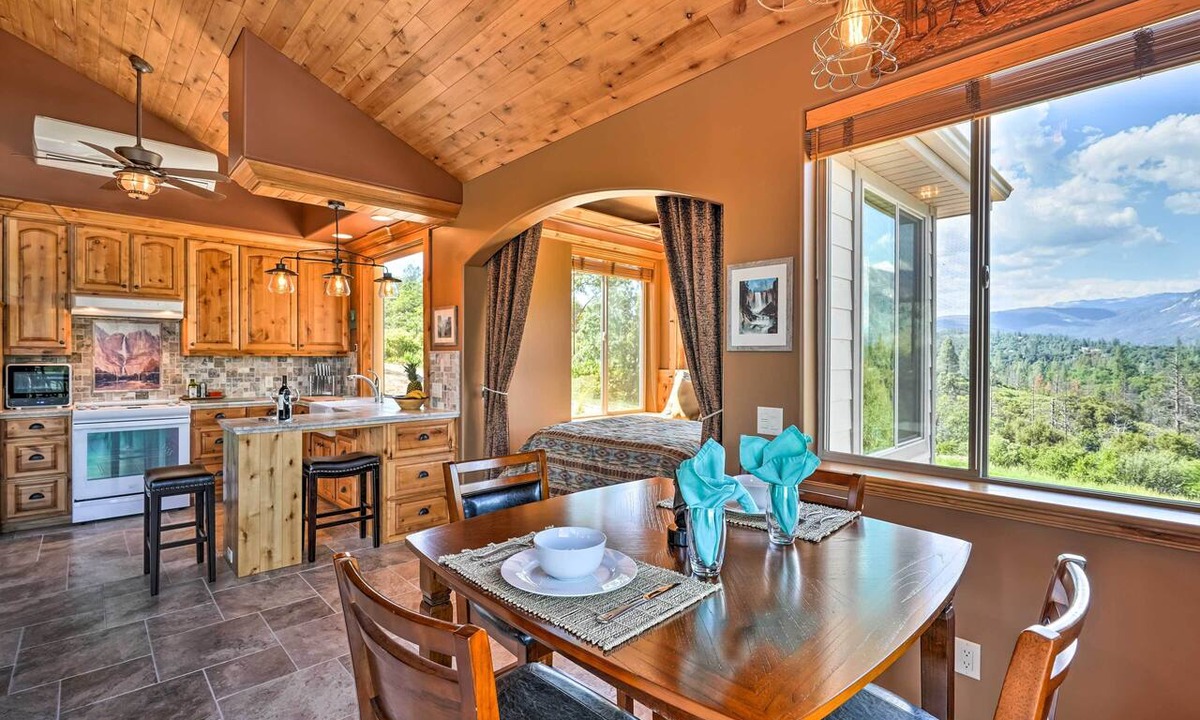 North Fork Apartment | 28 Mi to Yosemite: Lovely Mtn Cottage w/Deck!