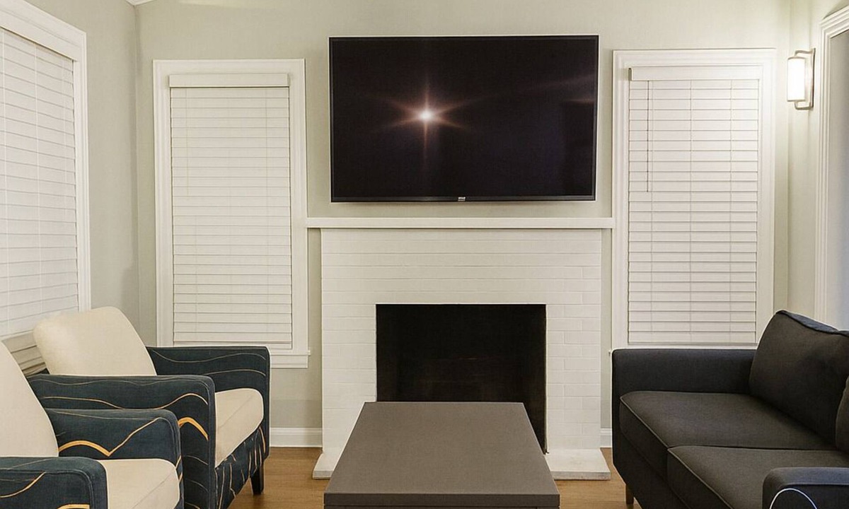 Mount Carmel House | 3-bedroom house with AC and Deck in Redwood City 2 free parking walk to Caltrain