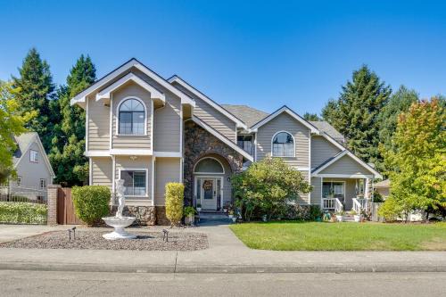 Eureka House | 3 Mi to Sequoia Park Zoo: Spacious Home w/Sunroom