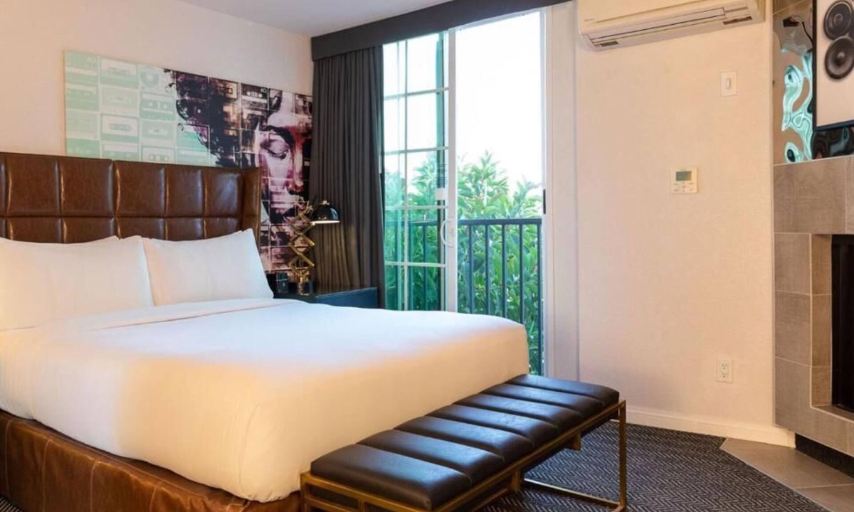 Norma Triangle Hotel | 3 Suites w/Access to Rooftop Lounge, Tennis Court, Pool & Local Hotspots
