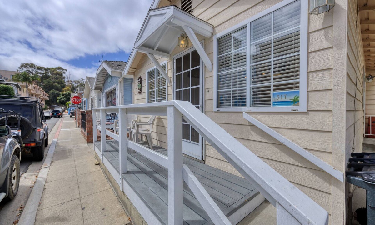 Avalon House | 317CE: Cozy 1 Bdrm Cottage. Â Minutes from the Beach, Restaurants and Shops! - 3