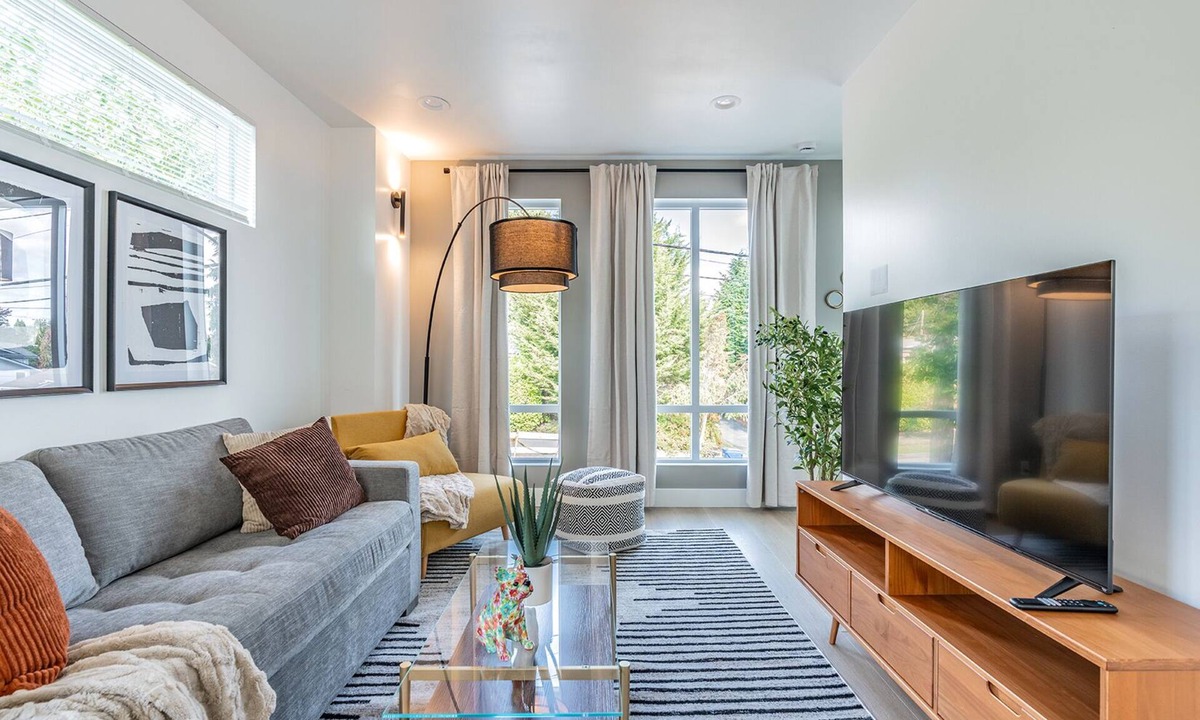 Greenwood House | 3BR | Free Parking | Greenwood | Sophari Home G