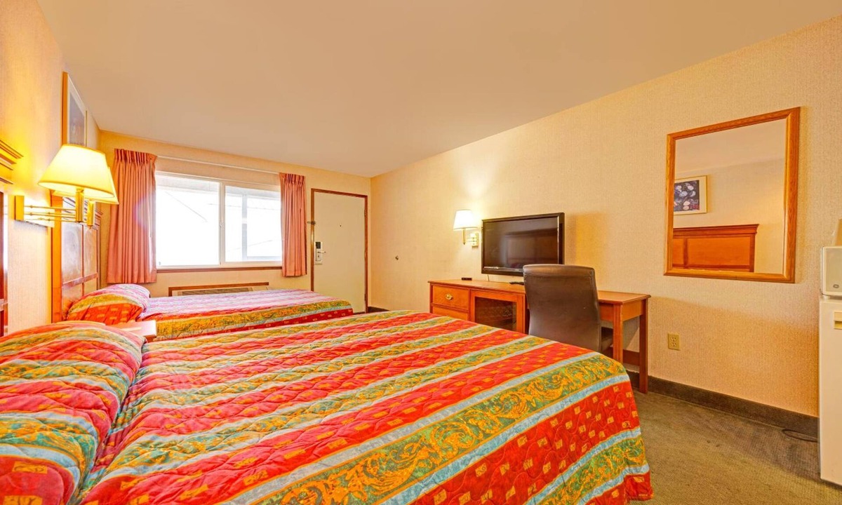 Stevenson Hotel | 4 Affordable Units Perfect for Gorge Explorers | Bridge of the Gods - 4.4 miles