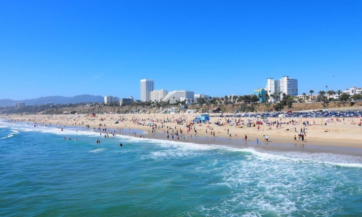 Pico - Robertson Apartment | 4 bedroom apartment near LACMA! Sleeps 10n