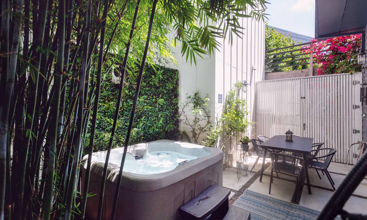 Clawson Villa | 4 BR Luxury Designer Home Hot Tub, Parking Garage Near San Francisco UC Berkeley