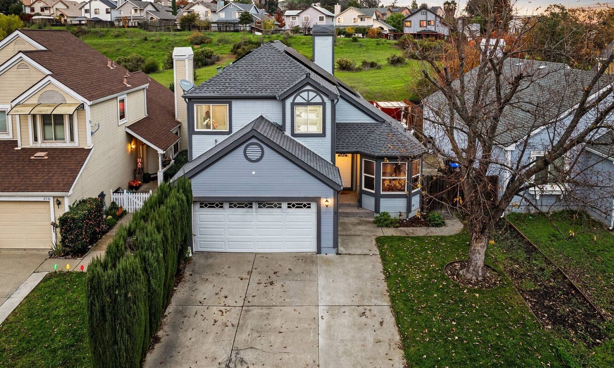 Fairfield House | 4BD Pool Jacuzzi + Arcade Air Hockey - Napa Vibe