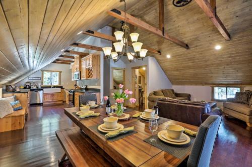 Donner Lake Woods House | 5 Mi to Skiing! Family Getaway Near Donner Lake