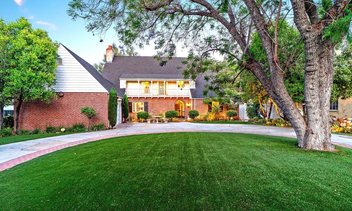 North Arroyo House | 5-Min Walk To Rose Bowl - Luxe Estate!