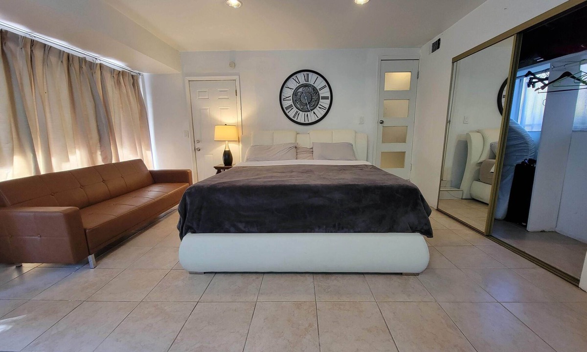 Los Angeles Apartment | 5 minutes to Rodeo Drive! Guest suite in safe residential neighborhood. A+