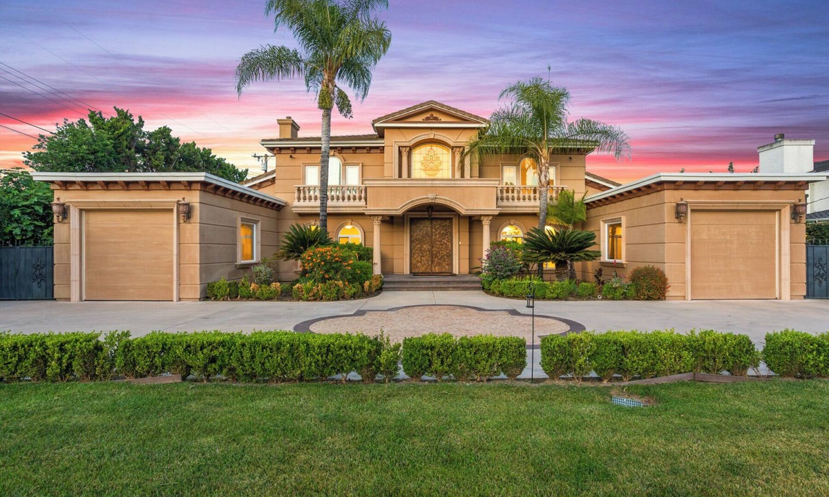 Arcadia House | 7,000 sqft Stylish Mediterranean Mansion 5 beds/6 bath w/Pool & Bball ~ FIFA