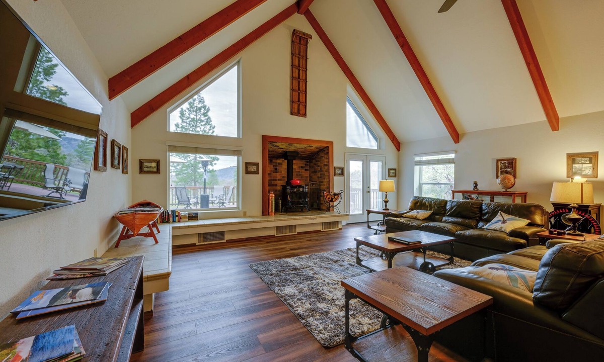 Coarsegold Cottage | 7 Mi to Bass Lake! Spacious 'mudge Ranch Retreat'