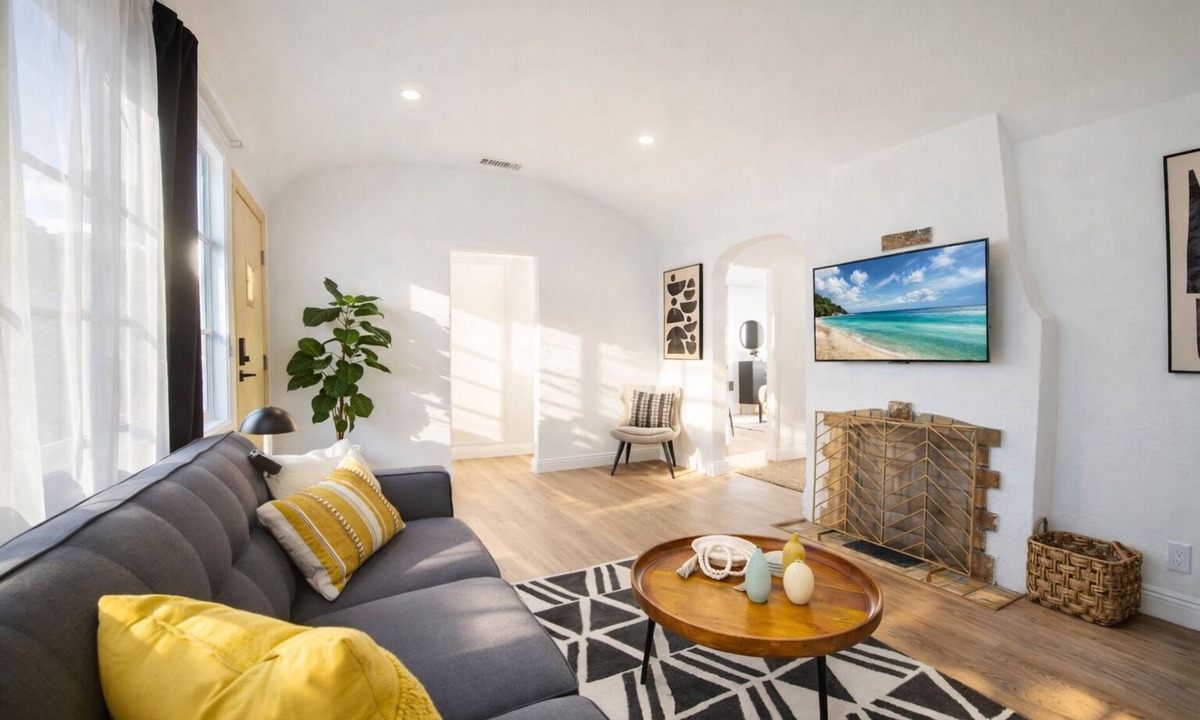 North Central House | A cozy, private Pasadena home offering comfort, fast Wi-Fi, and a prime location just minutes from the Rose Bowl and Old Town.