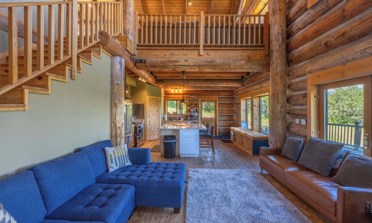The Dalles Cabin | Adams Rest - Hot Tub! Mosier Log Cabin, Mt Adams View, Great Peaceful location!