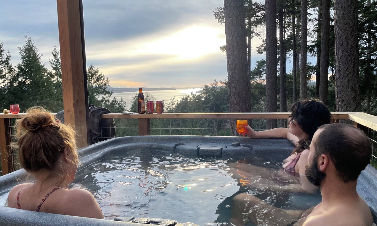 Anacortes House | Adorable tiny home with spectacular view and hot tub on Guemes Island Anacortes.
