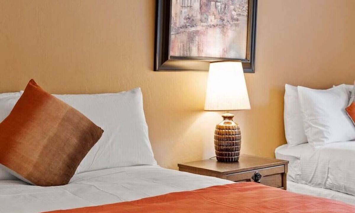 Tahoe Woods Apartment | Alpine Escape Room: Min to Lake/Pool/HotTub/Sauna