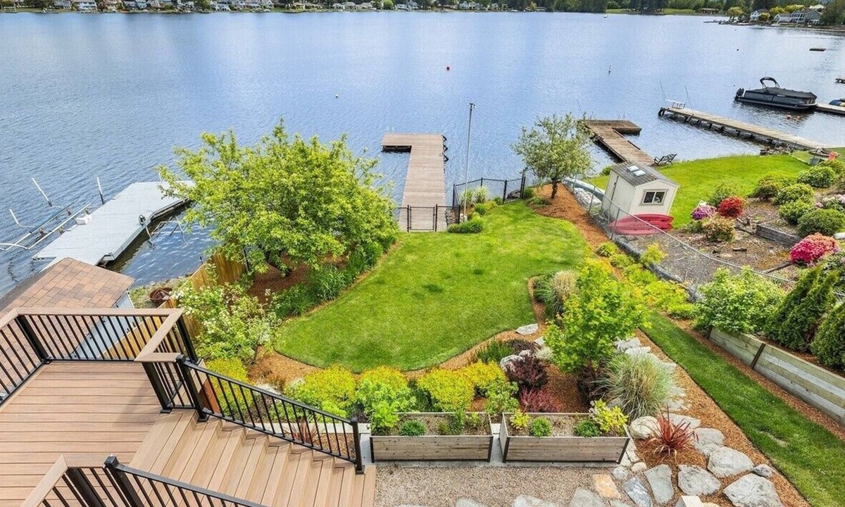 Covington House | Amazing 2-BD waterfront in Kent/Seattle. Dock, BBQ, Game room!