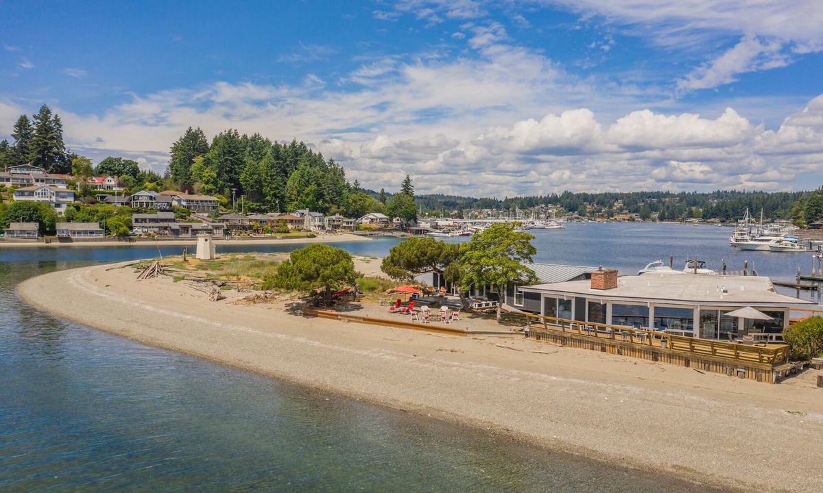 Gig Harbor House | Amazing Lighthouse Beach Waterfront Homes sleeps 14