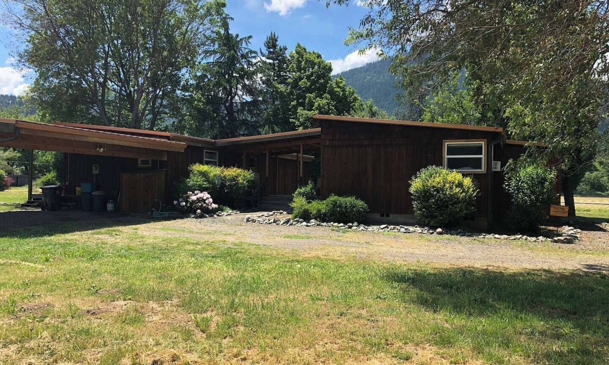 Jacksonville Cabin | Applegate River Retreat | Mineral Baths