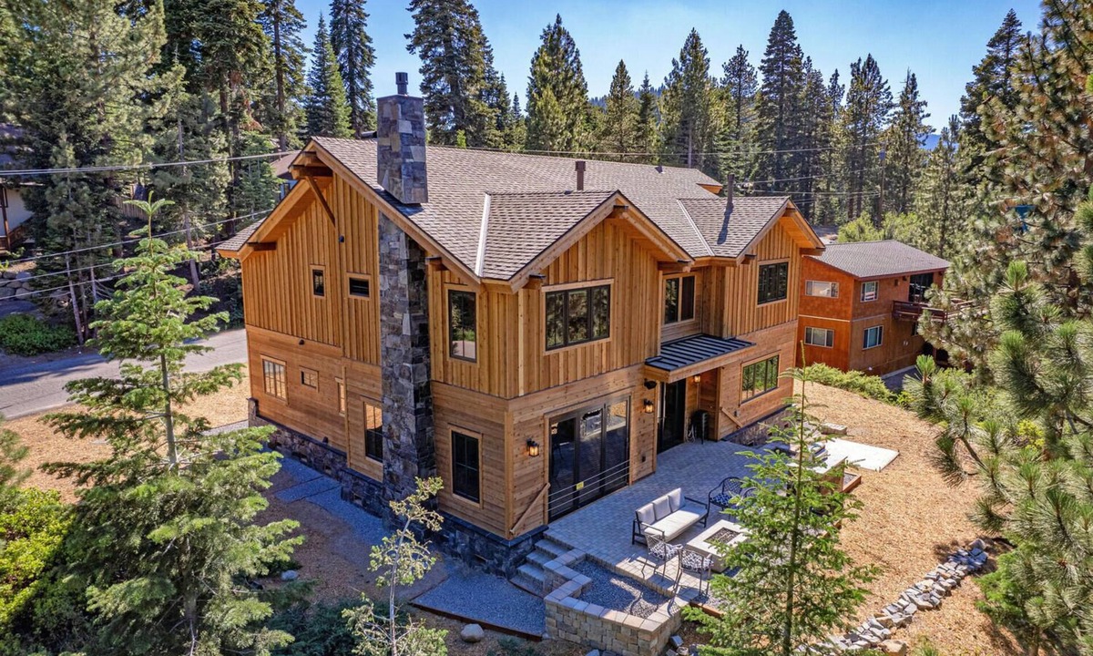 Comstock Acres House | Arcadia by Tahoe Getaways - Deluxe 5 BR w Hot Tub, EV Charger & A/C