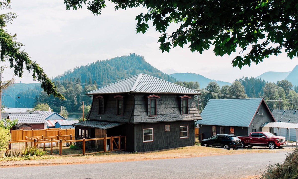 Mineral House | Arctic Island Paradise-from Mineral Lake to Mt Rainier National Park