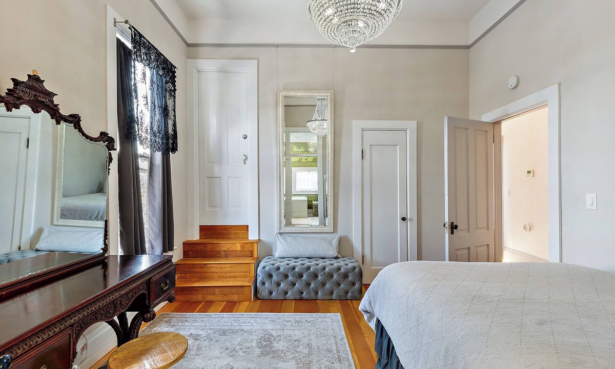 Ashland House | Barclay Klum House by WanderLodges