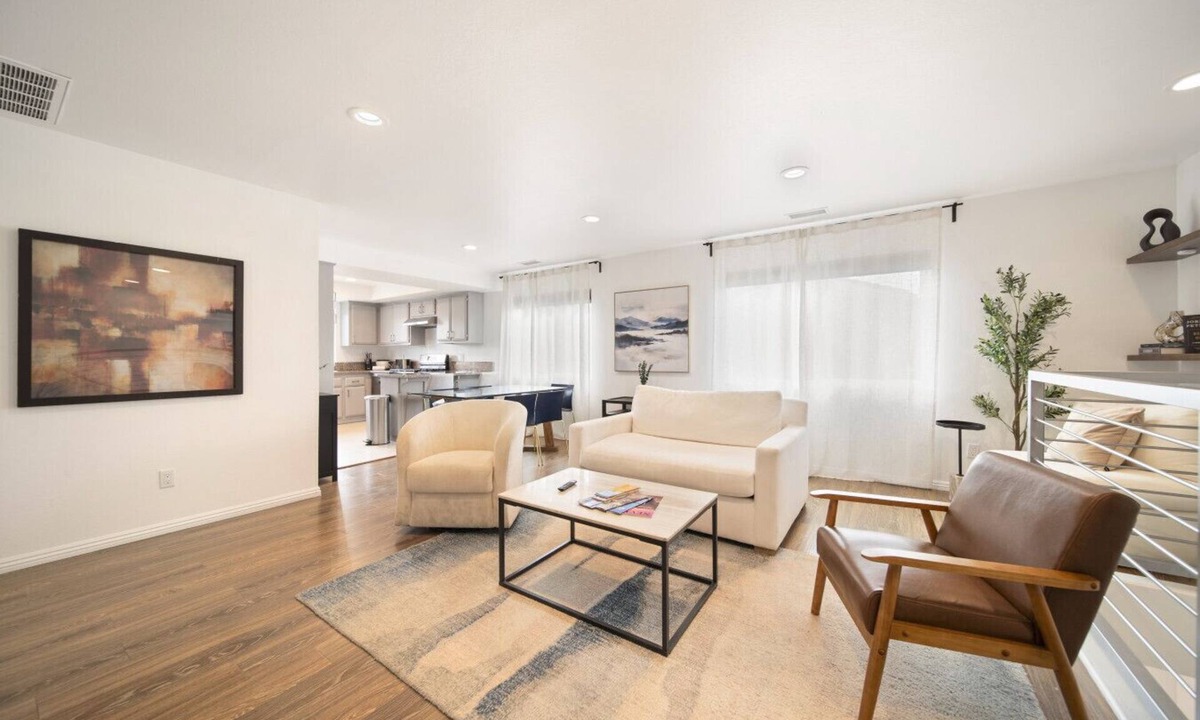 Lawndale House | Bay Breeze Hideaway Near Manhattan and Redondo Beach