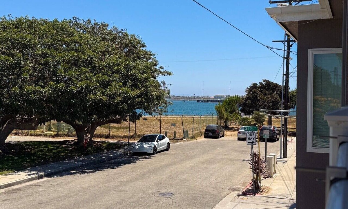 Old Towne Apartment | Bay View Beach Oasis | 2 King Beds