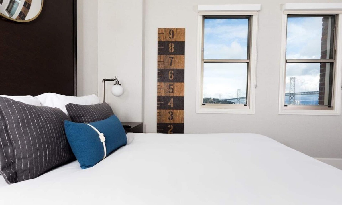 South Beach Hotel | Bay View Room w/Living Area | Stay Close to Downtown