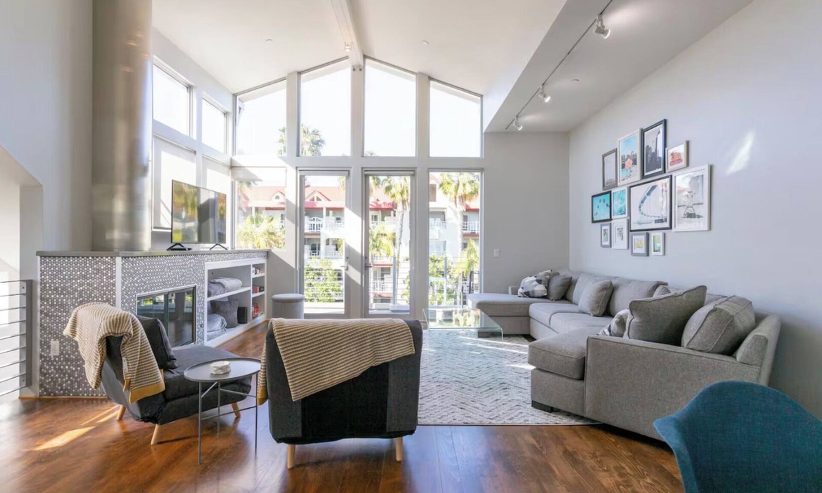 Coronado House | Bayside Retreat - Bay Views in Walkable Coronado