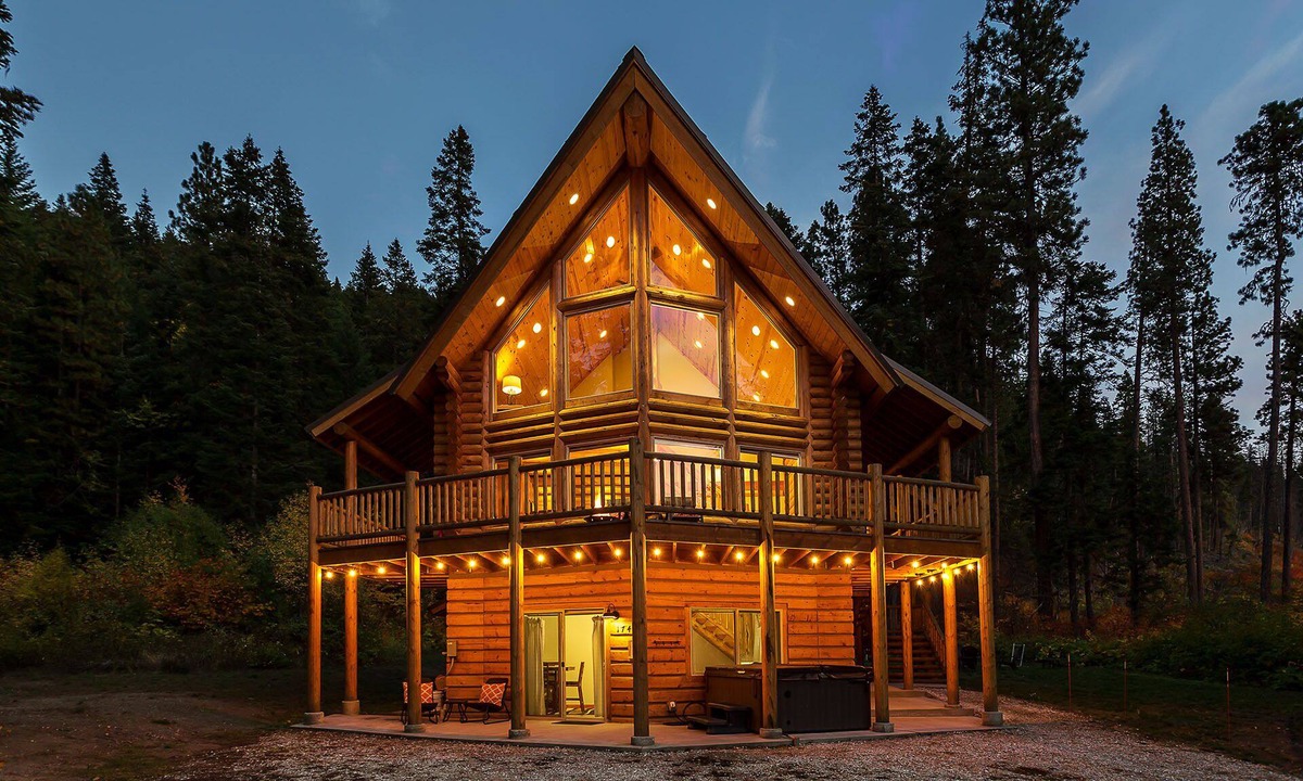 Leavenworth Cabin | Bearfoot Chalet-Private, Hot Tub, WIFI, Dogs OK