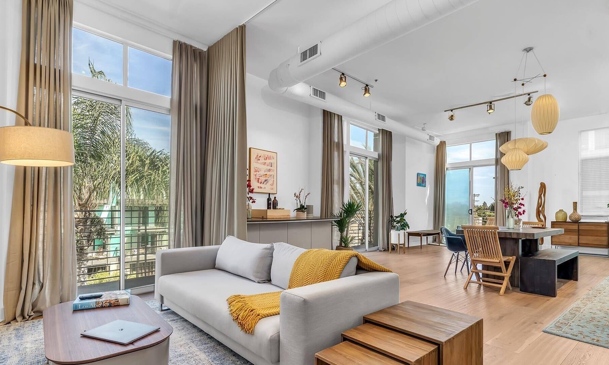 Culver - West Condo | Beautiful 1BDRM Loft with Balcony, steps to Beach