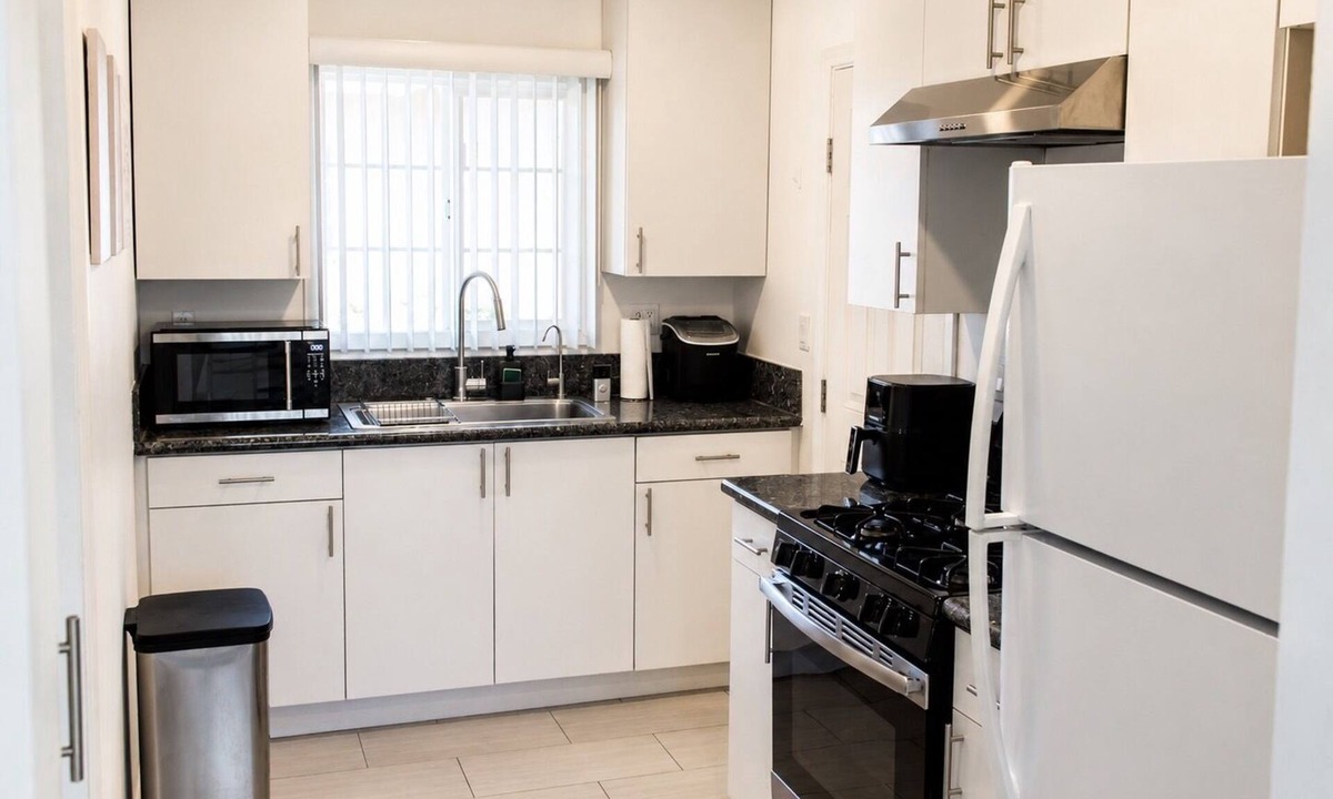 Burbank Apartment | Beautiful Burbank Getaway!