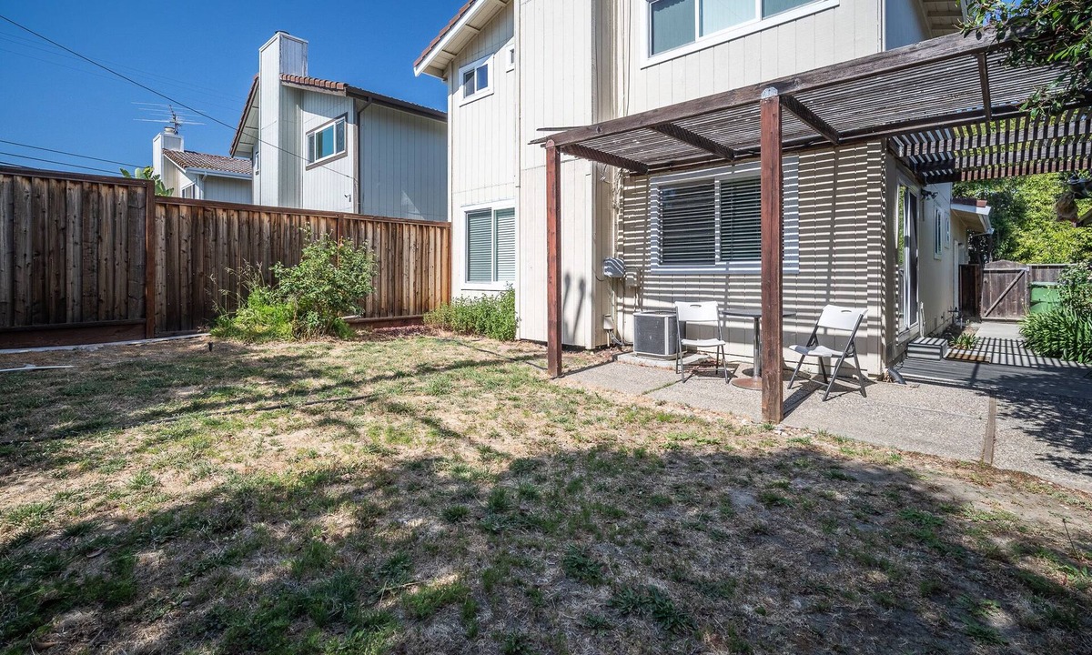 Campbell House | Beautiful & convenient 3 bedroom/2.5 bath home