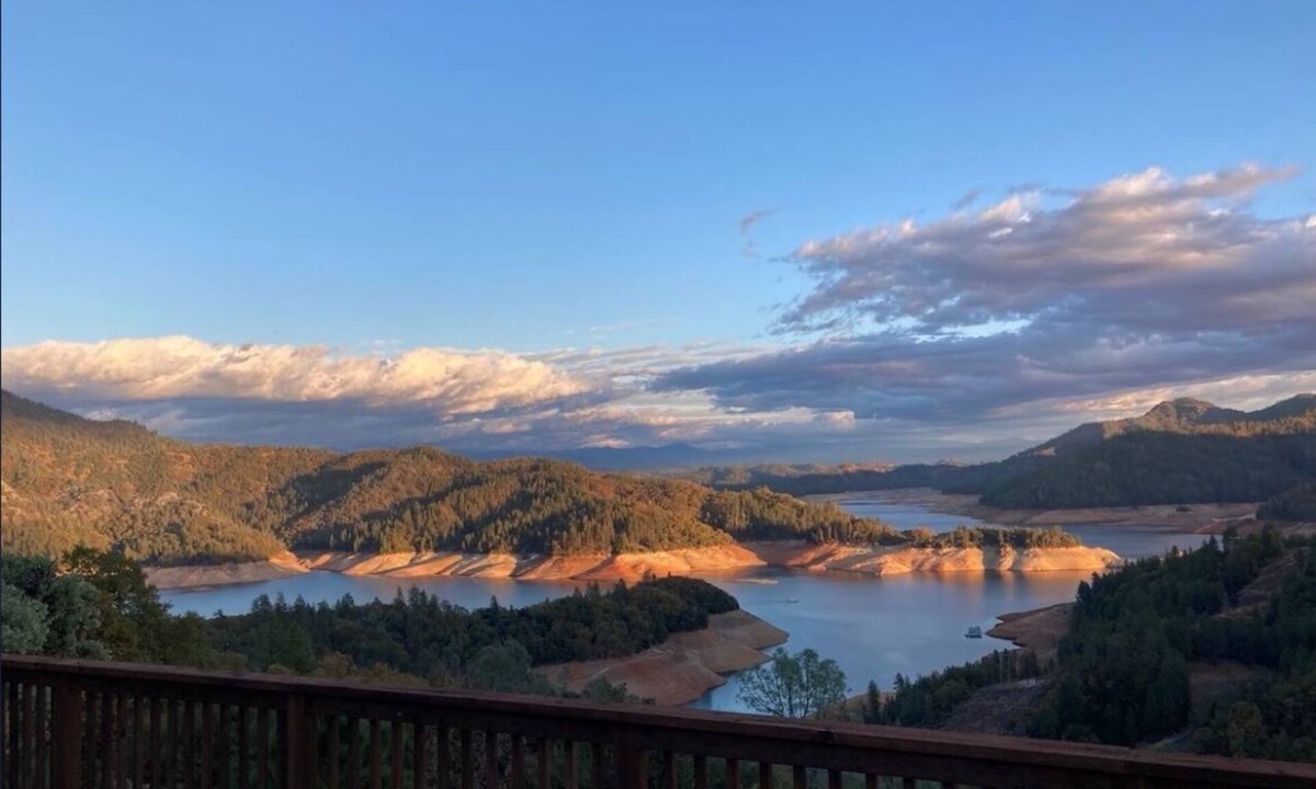 Lakehead House | Beautiful Home Above Lake Shasta 30 nights minimum