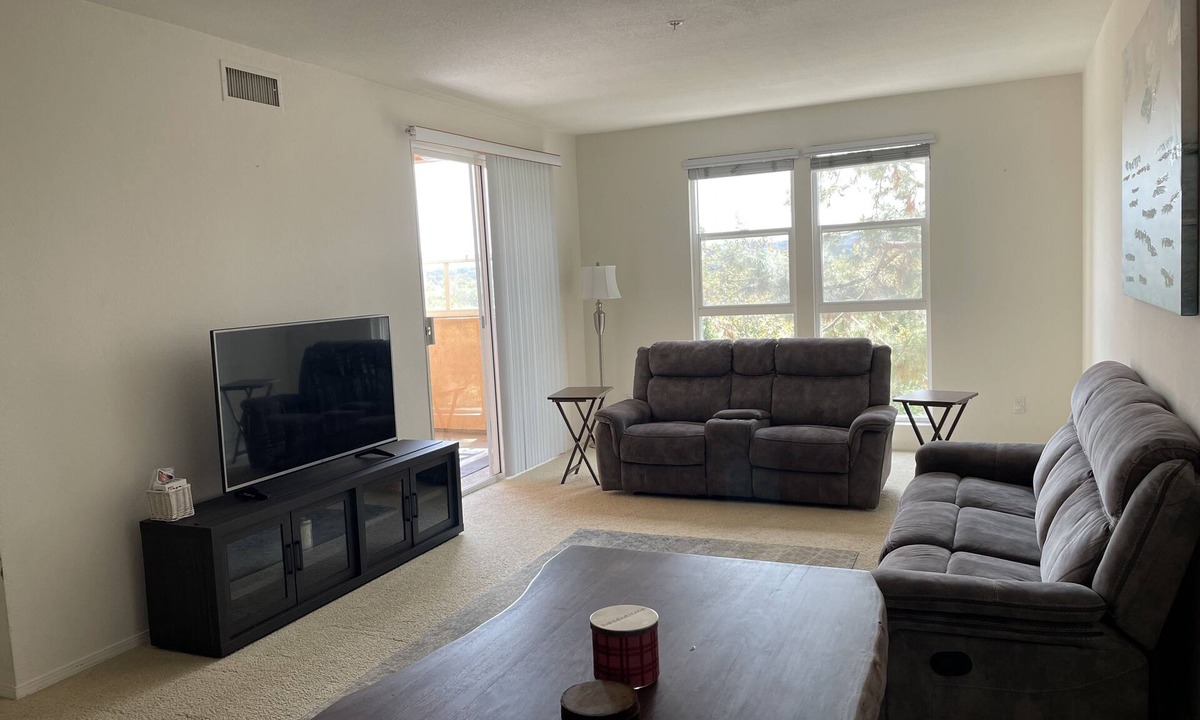 Airport Area Apartment | Beautiful Irvine community living. 10 minutes from ocean.