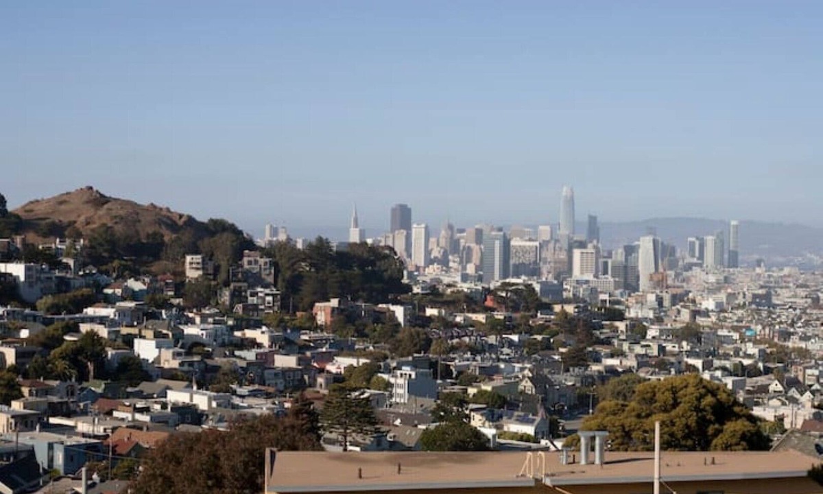 Eureka Valley House | Beautiful Private Studio Apartment With Stunning 360 View of Downtown