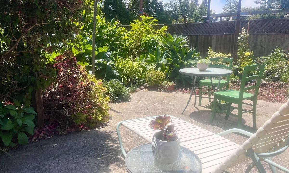 Soquel House | Beautiful Sunny Garden Cottage