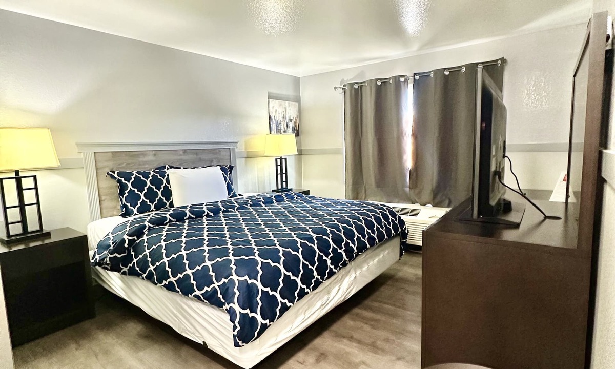 Bitter Lake Hotel | Best Motel