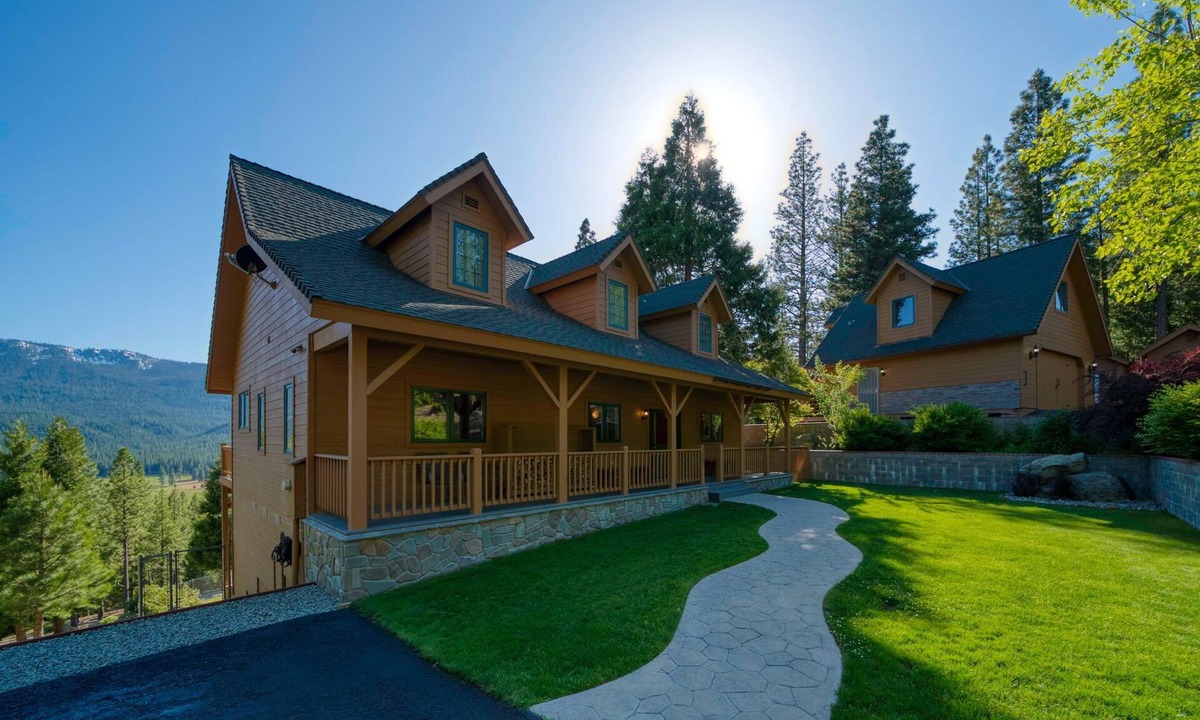 C-Road Cabin | Best Views in Graeagle - Two Bedroom Pet Friendly Forest/Mountain Retreat