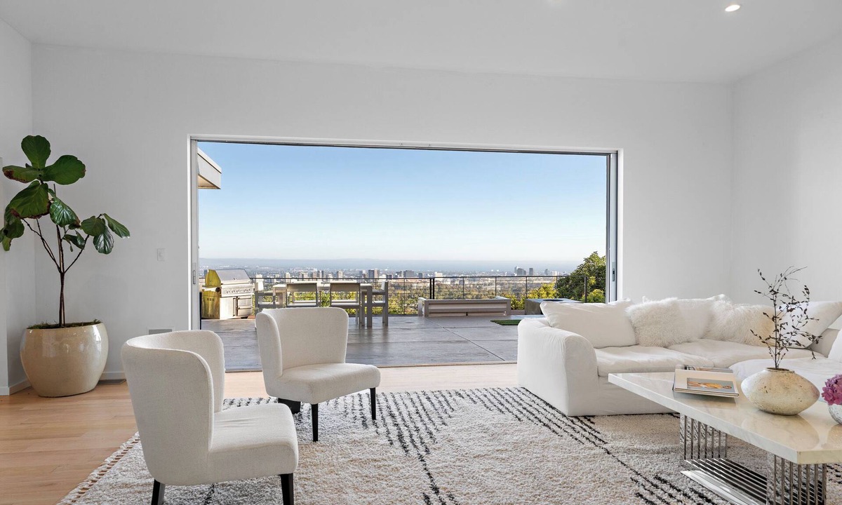 Beverly Glen House | Beverly Hills View Estate - JETLINER VIEWS, POOL & SPA, PRIVATE & GATED