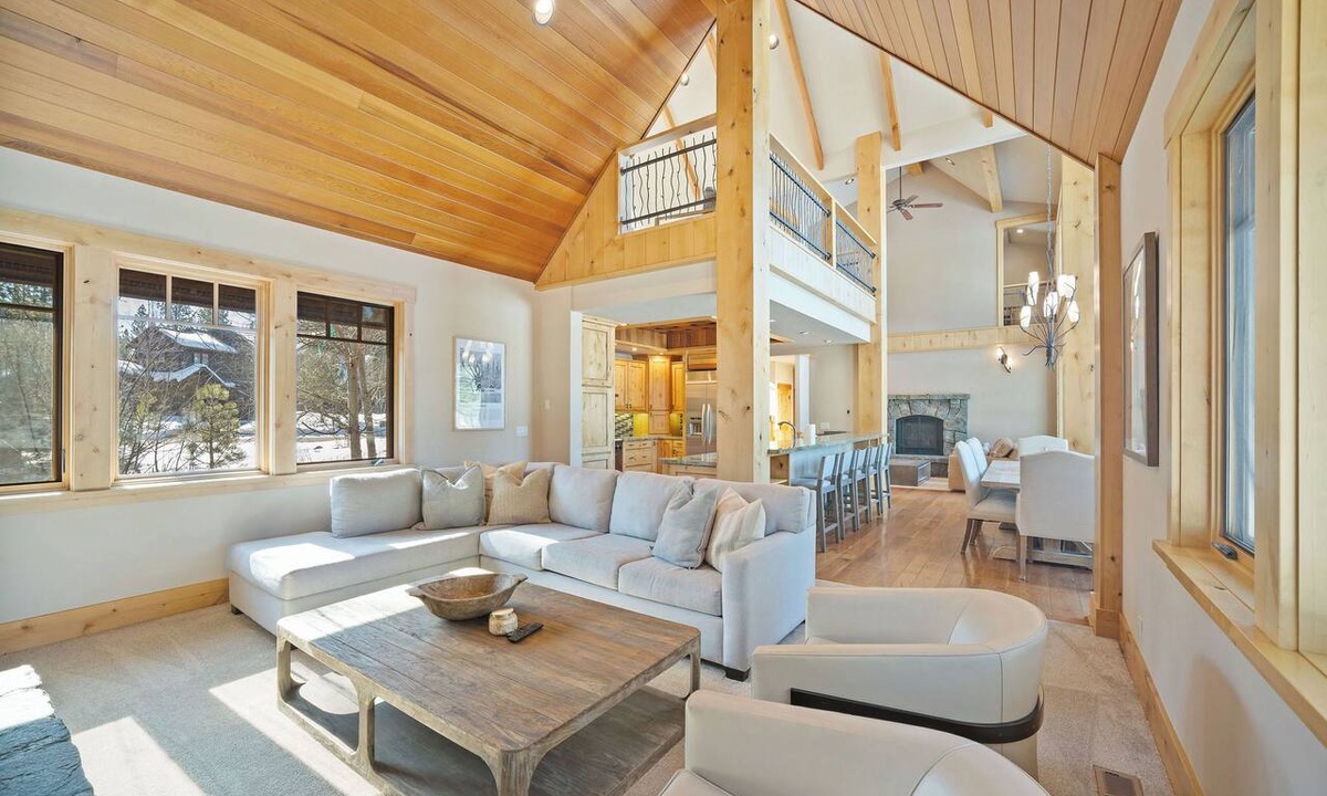 Ponderosa Palisades House | Blissful at Schaffer's Mill by Tahoe Getaways - Dog Friendly, Luxury 5BR w Hot Tub & Golf Views
