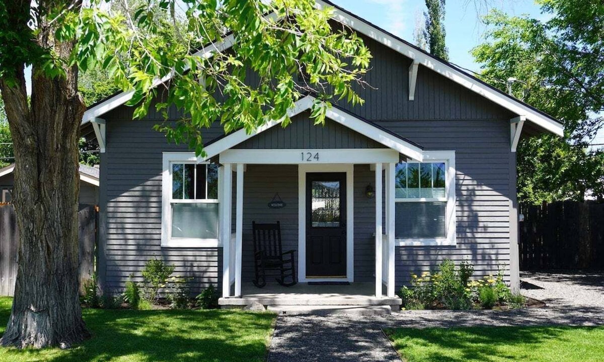 Old Bend House | Bluebird Day - Fuller Cottage in Bend, OR: Charming 3-bedroom getaway with hot tub.